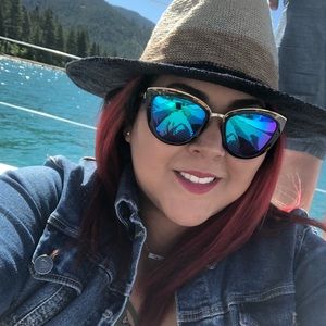 Meet your Posher, Celena